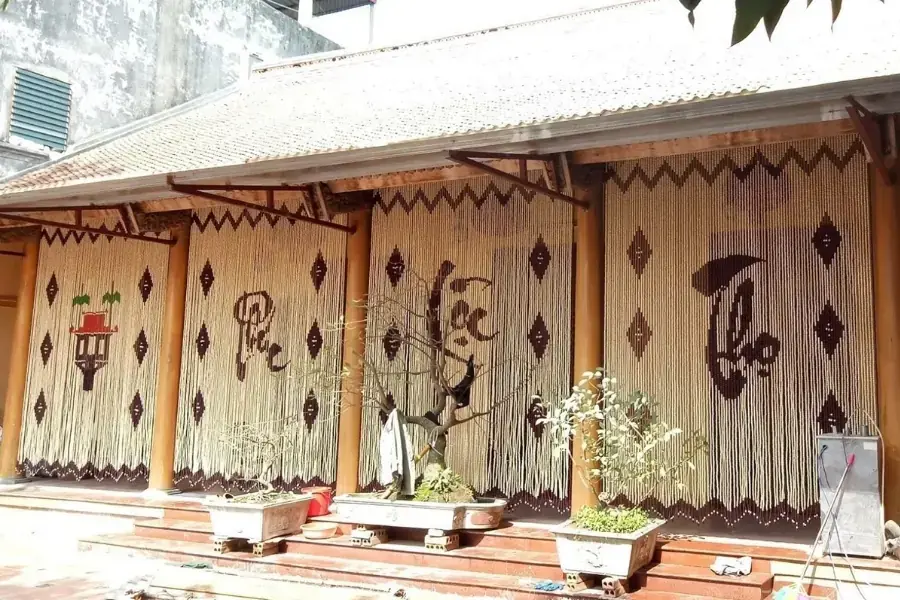 Chọn rèm cửa phòng thờ màu vàng đồng