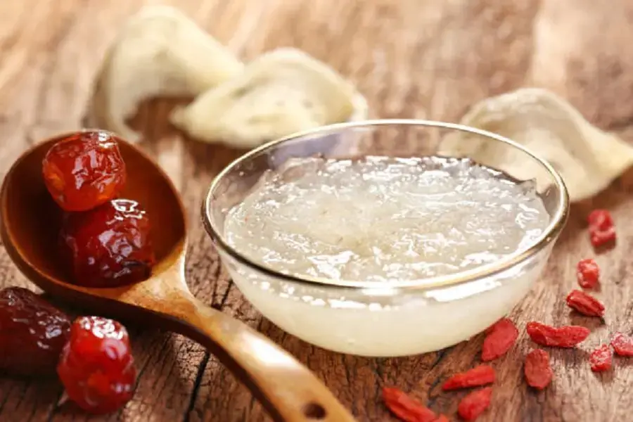 Tổ yến chưng đường phèn và táo đỏ