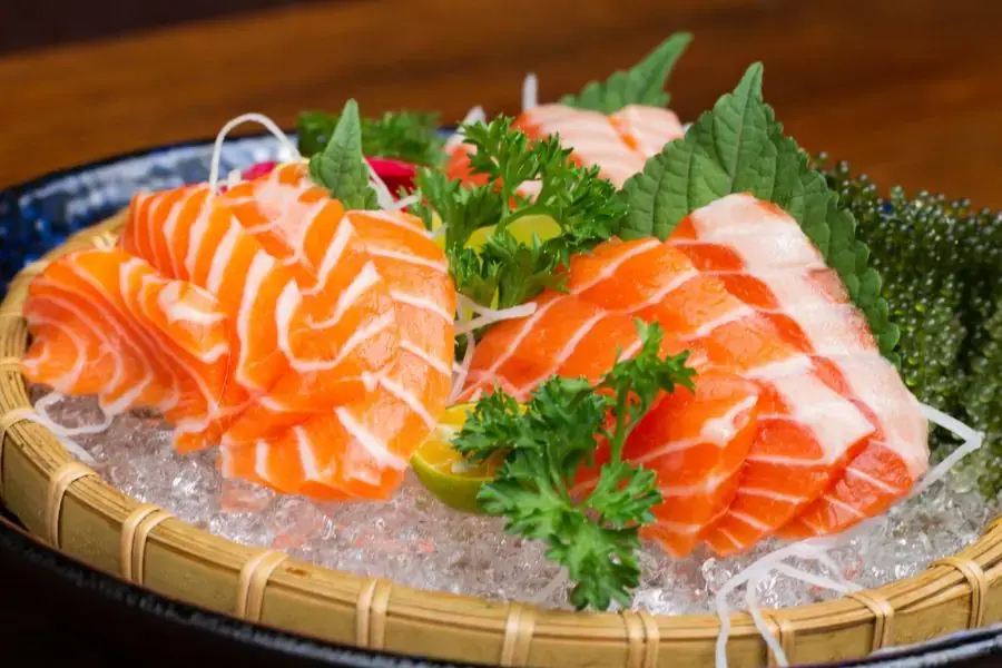 Cá hồi là thực phẩm vô cùng giàu chất dinh dưỡng.