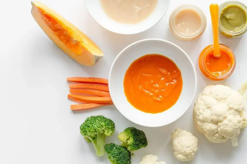 Cho bé ăn đa dạng các loại rau củ để cơ thể phát triển khỏe mạnh