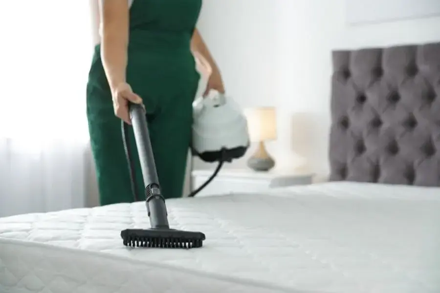 Vệ sinh nệm Liên Á ngay khi phát hiện vết bẩn và mùi hôi