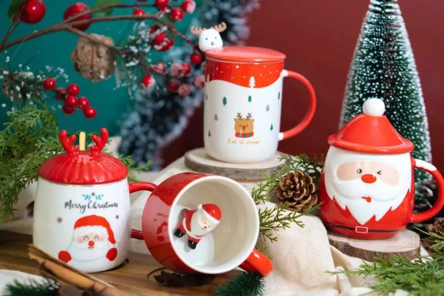 Decor những ly (cốc) nước uống theo phong cách Giáng Sinh.