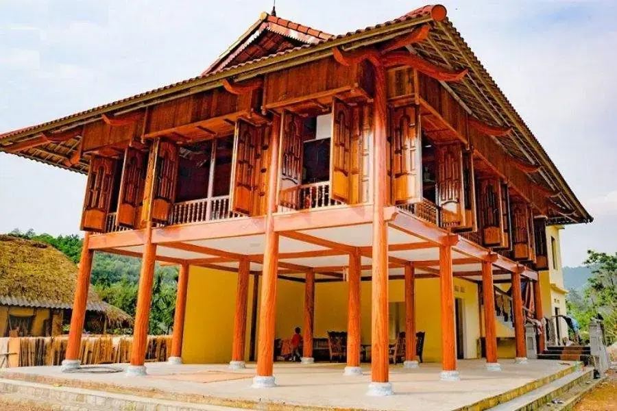Nhà sàn truyền thống của đồng bào các dân tộc miền núi