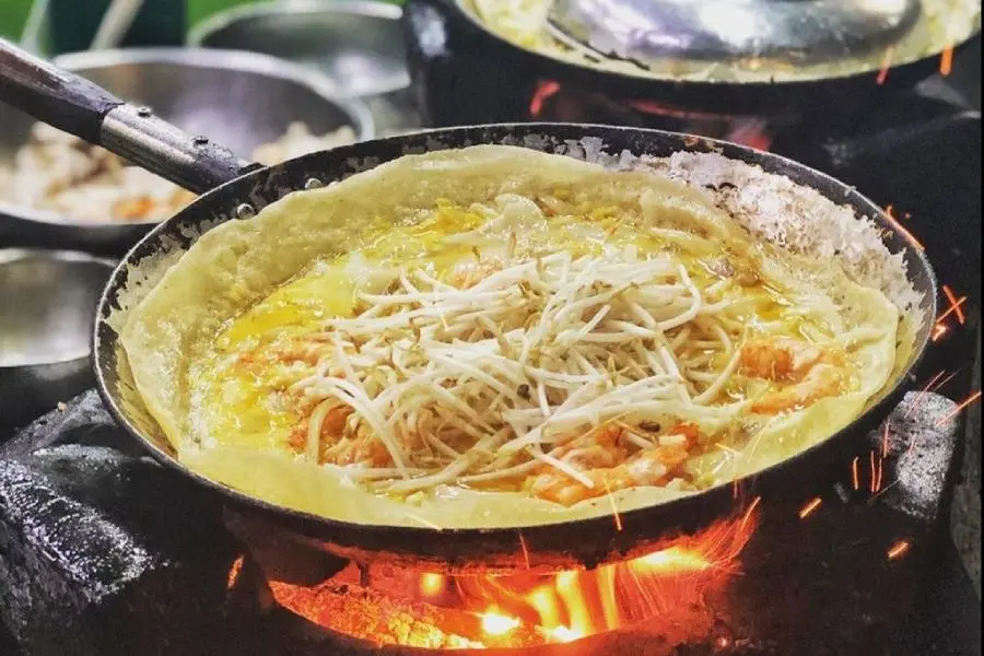 Nướng bánh xèo bằng than