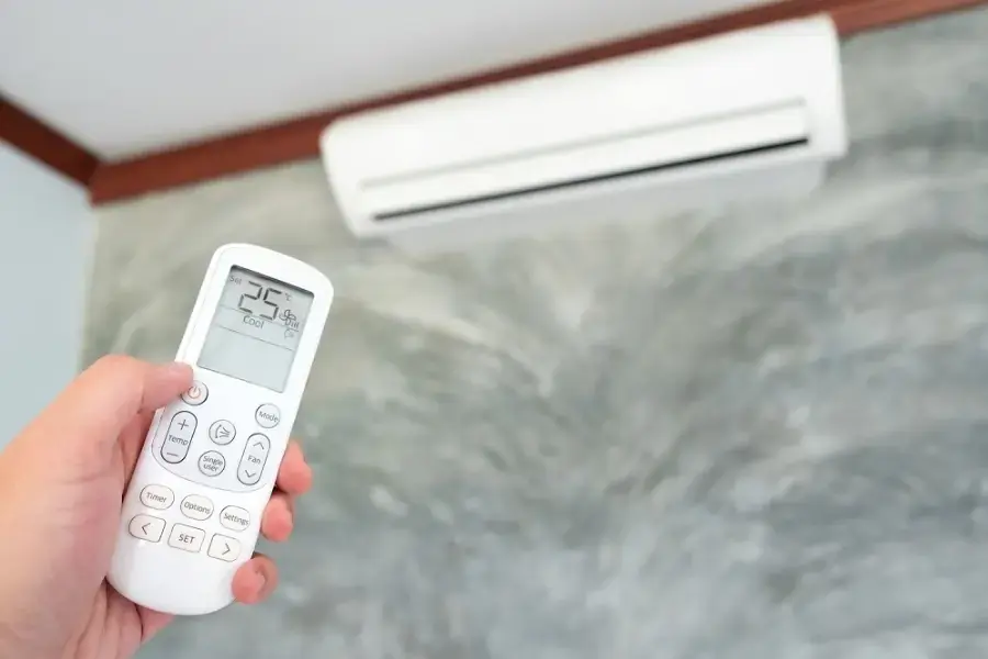 Sử dụng điều khiển để kiểm tra lỗi trên máy lạnh Electrolux.