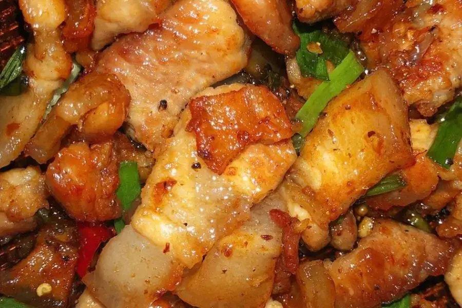 Thịt rang cháy cạnh cho mâm cơm đậm đà
