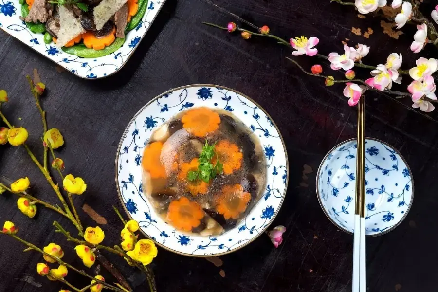 Thịt nấu đông.
