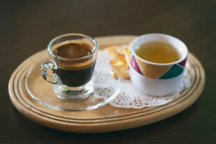 Sử dụng cà phê, trà trước khi luyện tập giúp tỉnh táo, đốt cháy calo tốt hơn