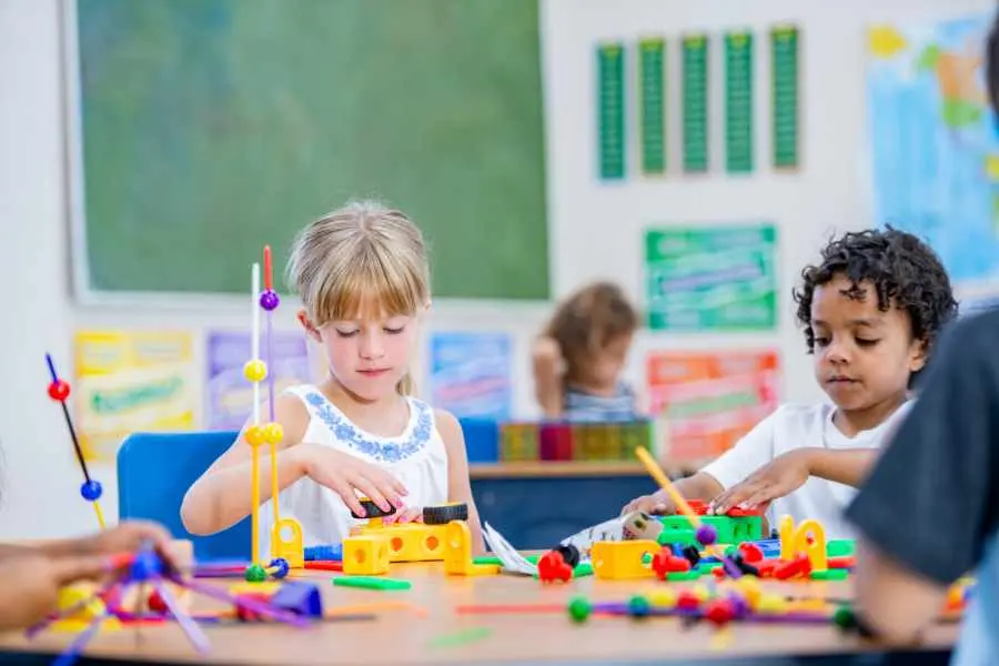 Góc sáng tạo nơi bé có thể lắp các mô hình theo sở thích của mình.