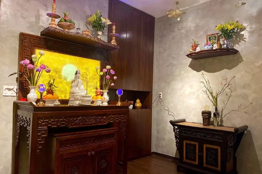 Hạn chế chưng bàn thờ các loài hoa có tên hoặc sự tích không đẹp.