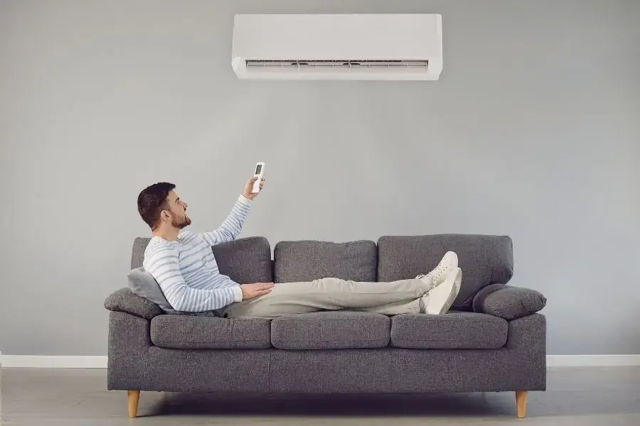 Nên vệ sinh máy lạnh Daikin định kỳ