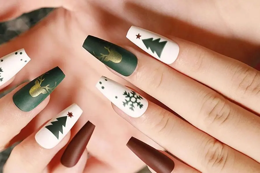 Nail Noel dáng dài mix 3 màu cá tính.