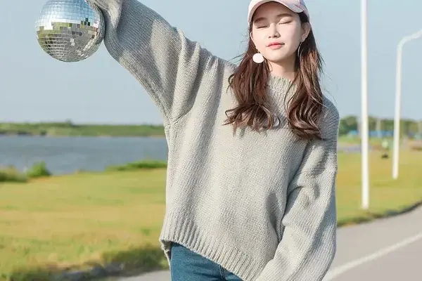 Len dễ bị co rút nên cần được giặt quần áo đúng cách (sakurafashion.vn)