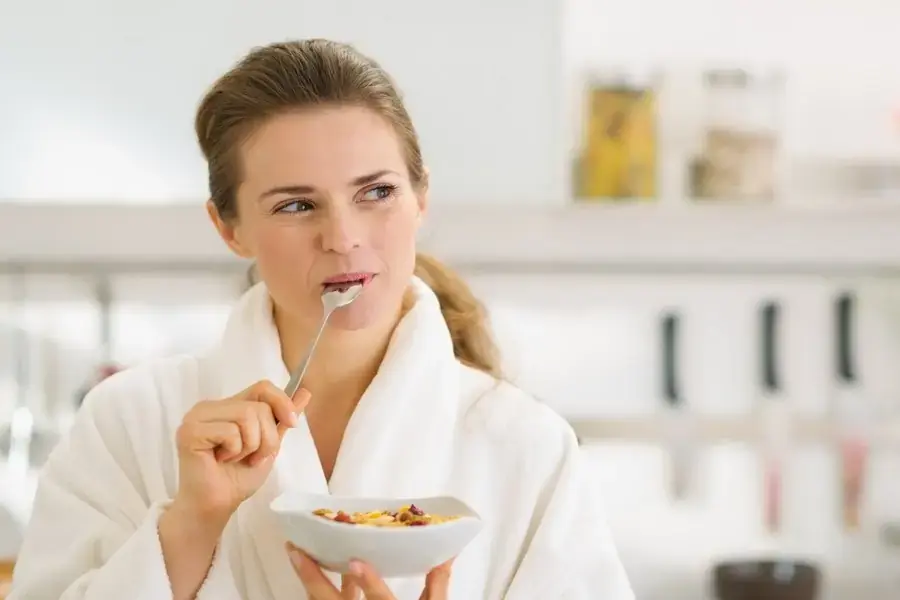 Nên ăn khoai lang vào bữa sáng hoặc bữa trưa