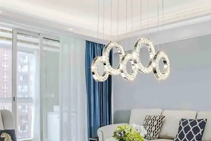 Lưu ý cách vệ sinh đèn chùm pha lê dễ dàng (nguồn: lazada.vn)