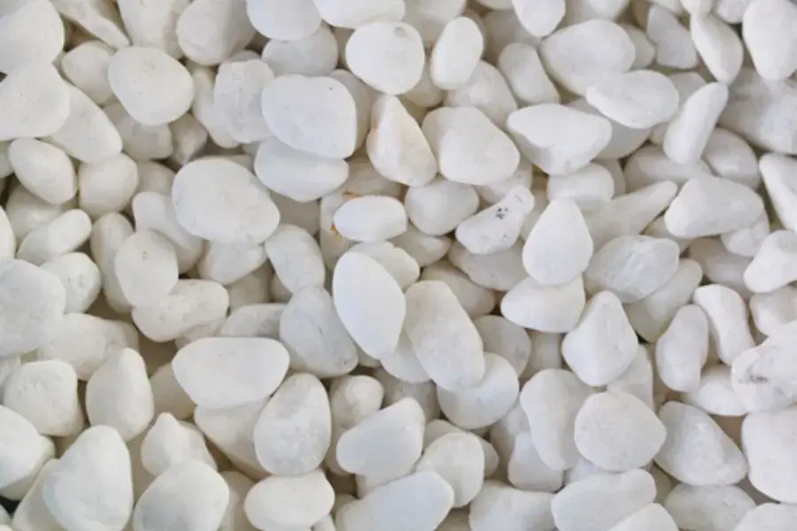 Cho cát trắng lên trên lớp xỉ than