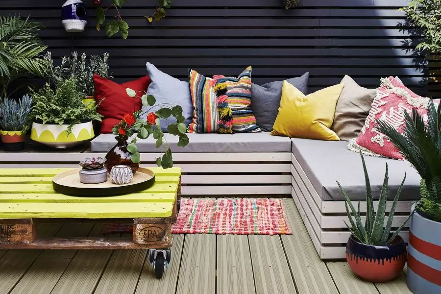 Bộ Sofa làm bằng gỗ Pallet với đường nét cách tân.