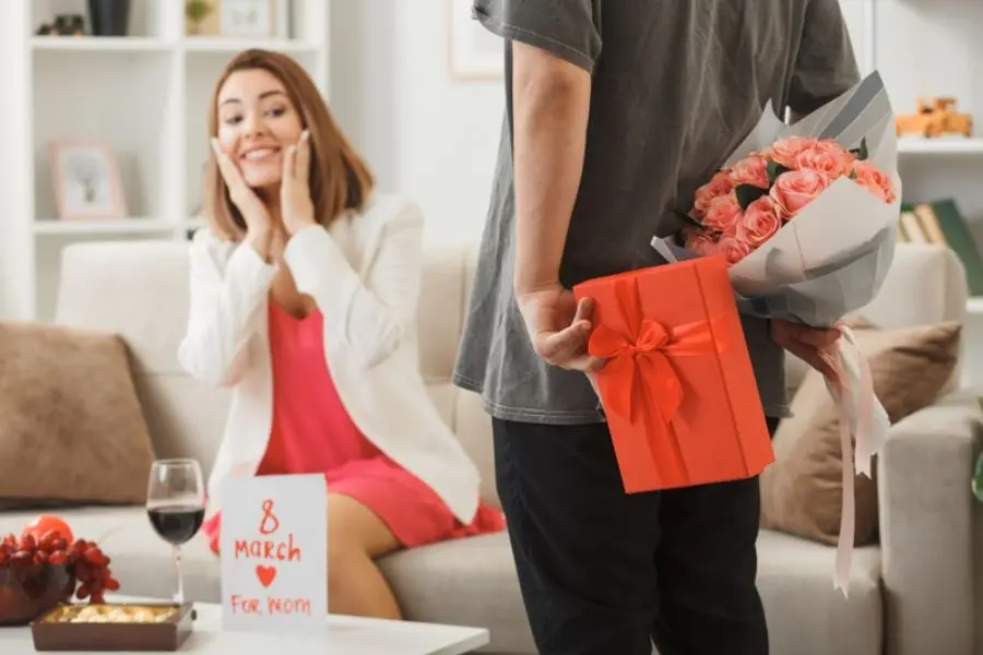 Lên phương án về thời gian và không gian thật cẩn thận để tặng quà Valentine cho người yêu.