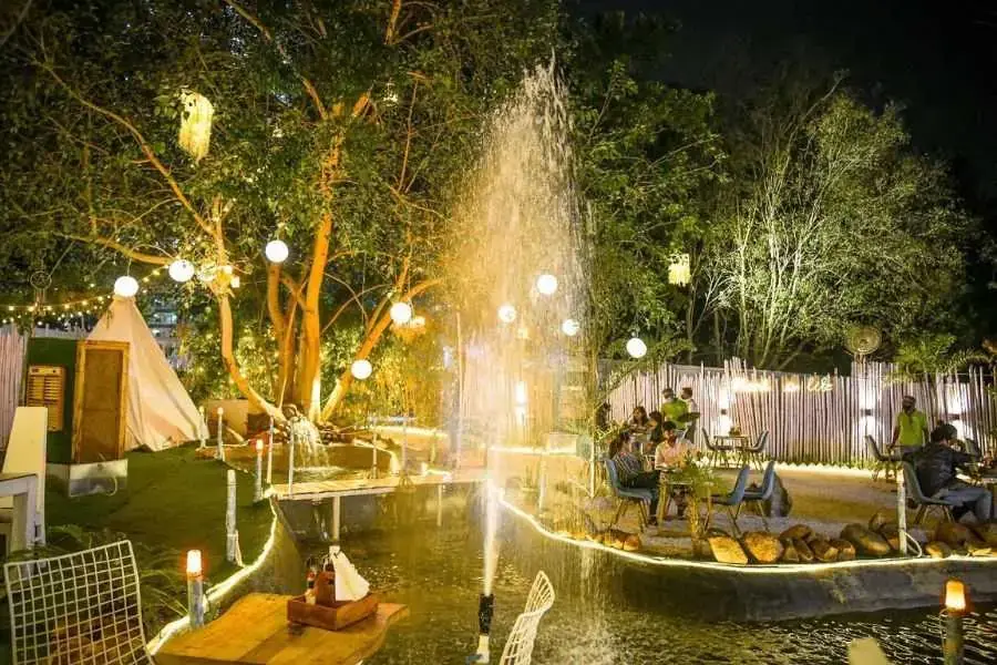 Với view sân vườn gần gũi với thiên nhiên và thoáng đãng