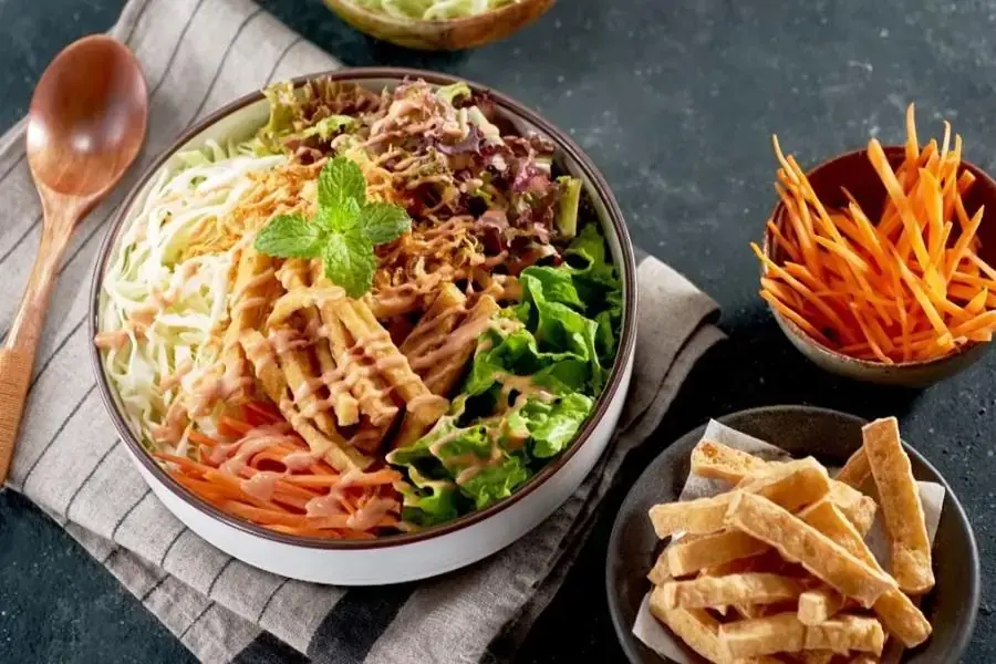 Món đậu hũ xào salad thập cẩm đầy đủ dinh dưỡng