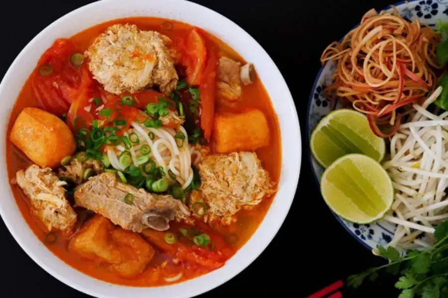 Món bún riêu cua đậm vị giá rẻ