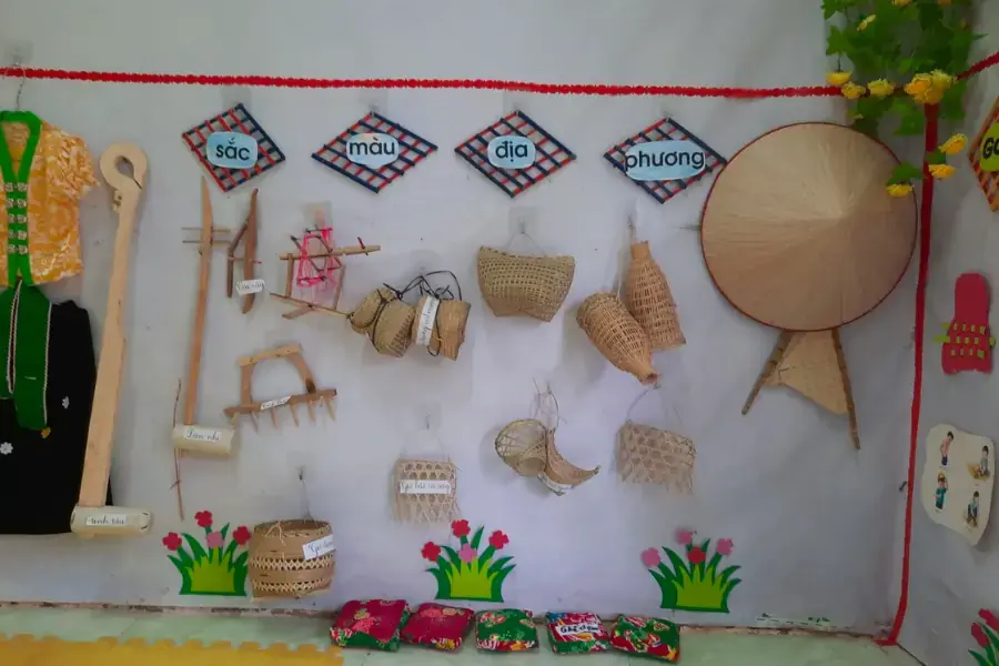 Trang trí góc địa phương oơở mầm non đậm nét văn hoá