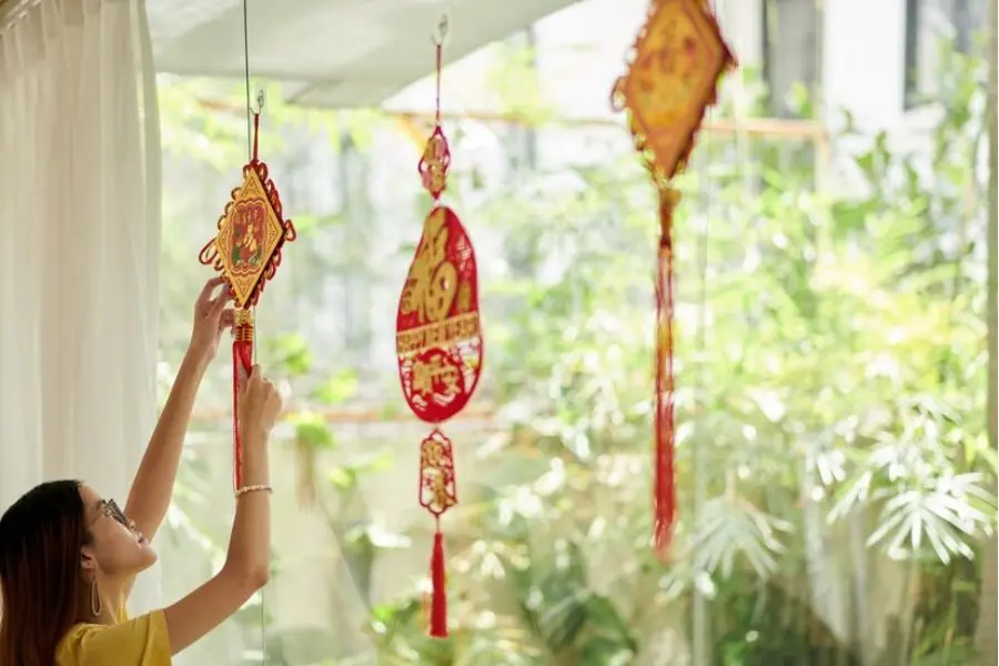 Có thể chọn những đồ vật trang trí để làm quà tết năm 2023