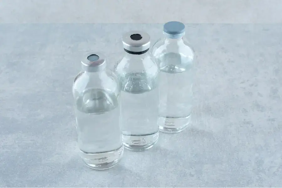 Cồn cũng có thể sử dụng để khắc phục bàn ghế gỗ bị nứt (nguồn: freepik)
