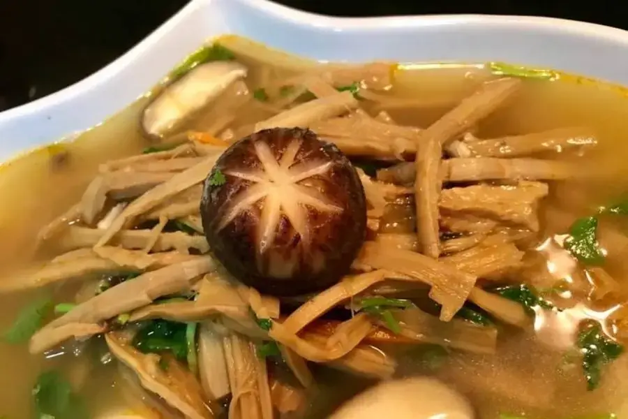 Món ăn nấu với măng khô
