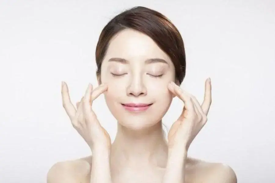 Một ly nước ép táo mỗi ngày để sở hữu một làn da khỏe, đẹp