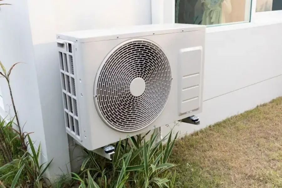 Đặt cục nóng điều hòa tại nơi thoáng mát, dễ tản hơi nóng