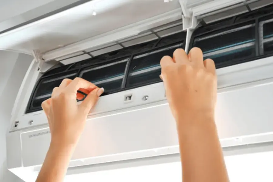 Lắp đặt máy lạnh không đúng cách.