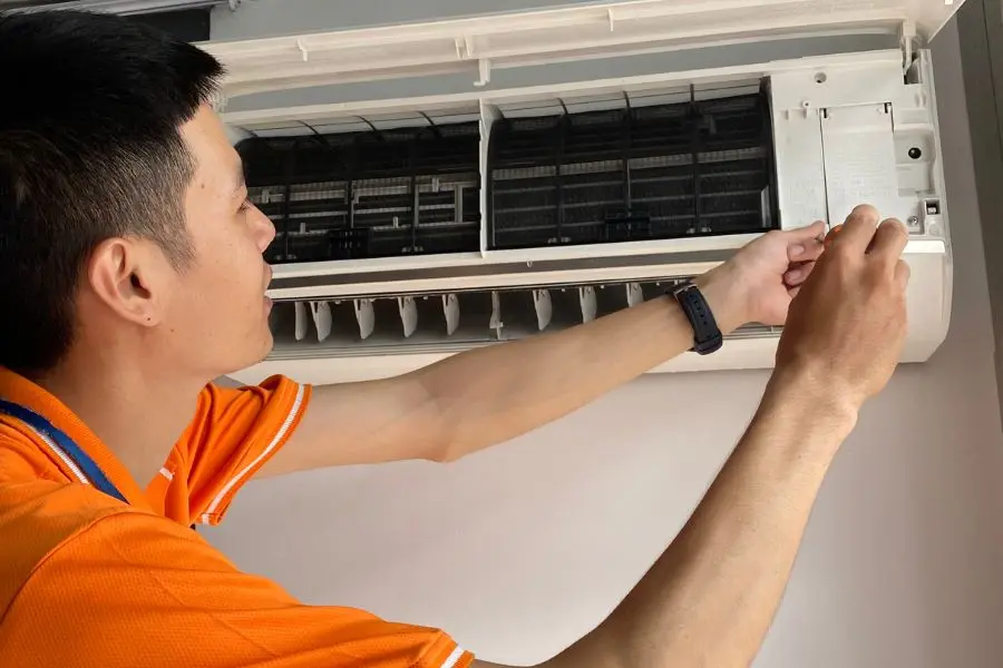 Cần phải bảo dưỡng máy lạnh Toshiba định kỳ.