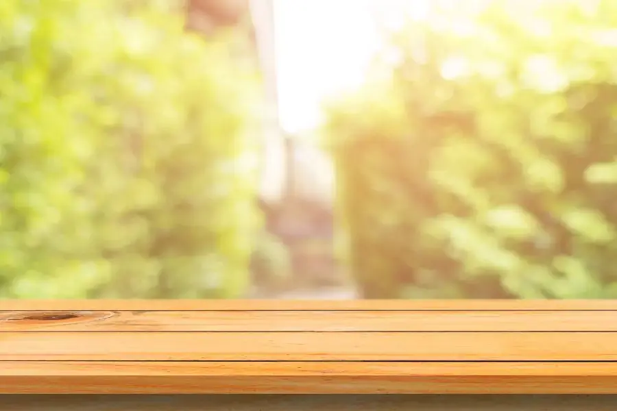 Ánh sáng mặt trời giúp làm sạch đồ gỗ bị mốc nhanh chóng