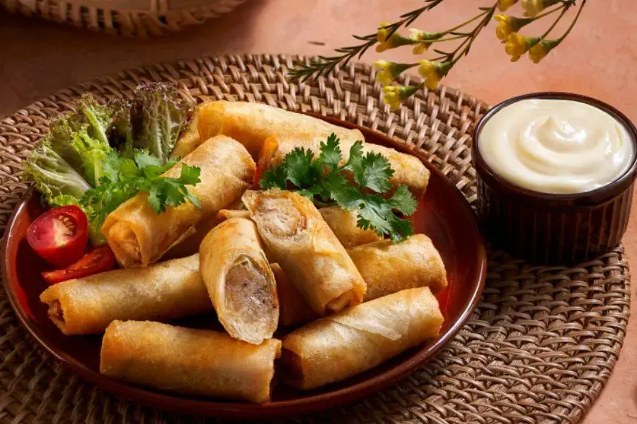 Món chả giò làm từ bánh tráng