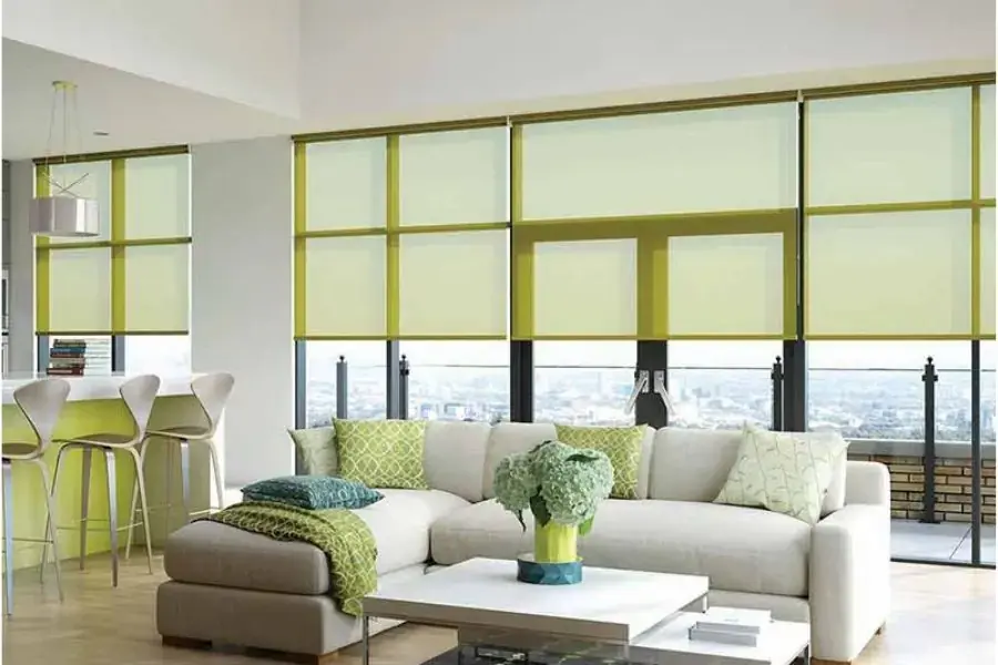 Rèm được làm từ chất liệu nhựa poly nên phù hợp sử dụng cho văn phòng hơn