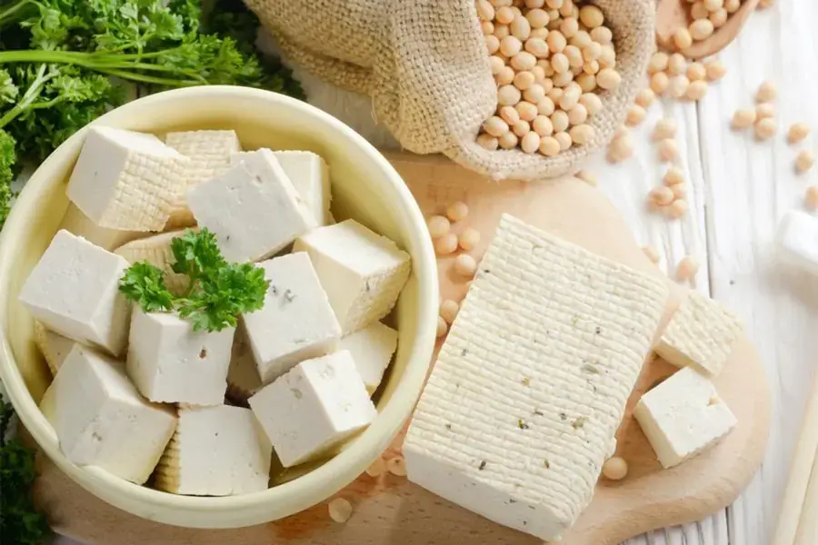 Đậu hũ cũng là thực phẩm ít calo mà bạn nên ăn khi muốn giảm cân