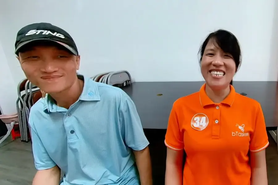 Hình ảnh anh chồng động viên chị Ong Cam đầy ấm áp trước giờ thi.