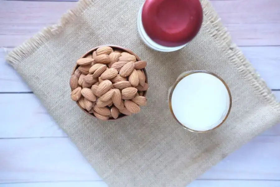 1 cốc sữa hạt trong buổi sáng giúp cơ thể hấp thụ 1 lượng protein dồi dào