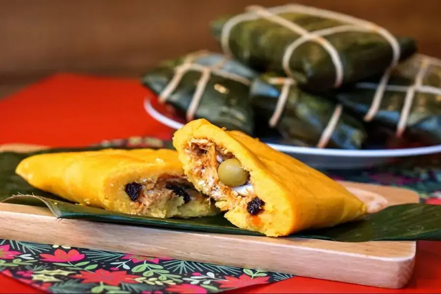 Nhân bên trong bánh được tạo nên từ đa dạng các loại nguyên liệu.