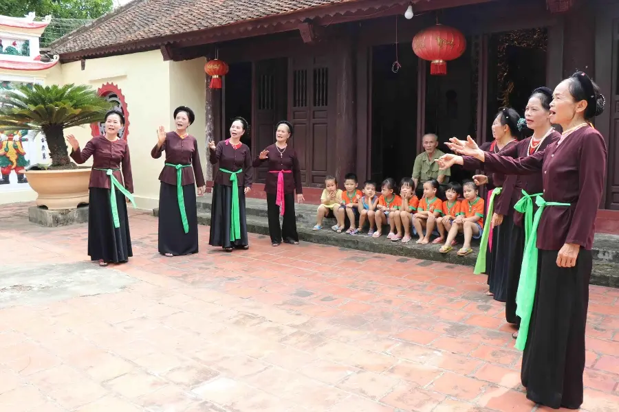 Hát trống quân tạo không khí giao lưu dân gian vui tươi trong dịp Trung Thu.
