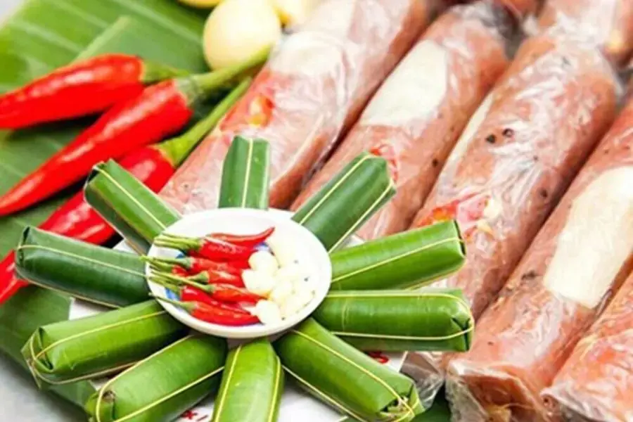Tré là món ăn đặc trưng với hương vị chua cây độc đáo.