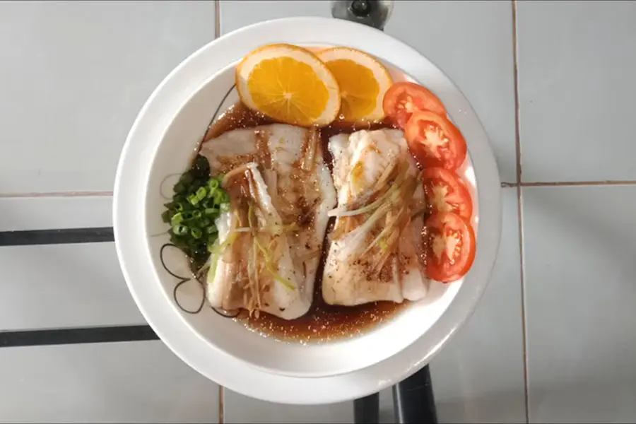 Gừng tươi giúp khử mùi tanh, cá hấp lên sẽ rất thơm và hấp dẫn.