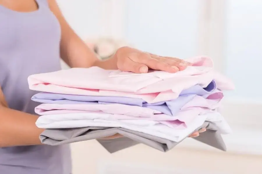 Cách gấp quần áo sơ mi nhanh, gọn, đẹp