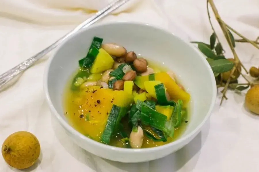 Món canh bí đỏ đậu phộng được nhiều người yêu thích