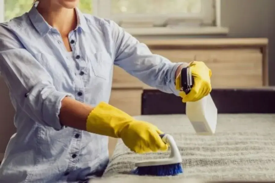 Sử dụng hóa chất tẩy rửa