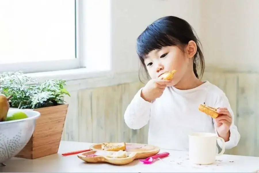 Lên thực đơn dinh dưỡng đầy đủ các nhóm chất cần thiết cho bé 5 tuổi