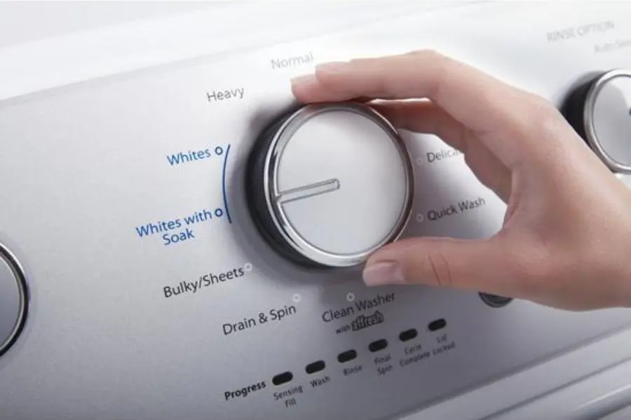 Tùy vào thiết kế máy giặt, hãy ấn chọn hoặc xoay núm để chuyển sang chế độ Soak.