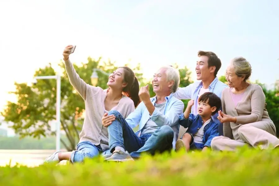 Một chuyến du lịch sẽ làm cho bạn, mẹ và cả gia đình thêm gắn kết.