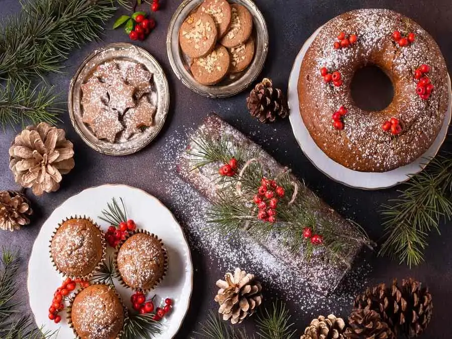 Bánh khúc cây là một trong những loại bánh truyền thống vào đêm Giáng sinh (nguồn: Freepik).
